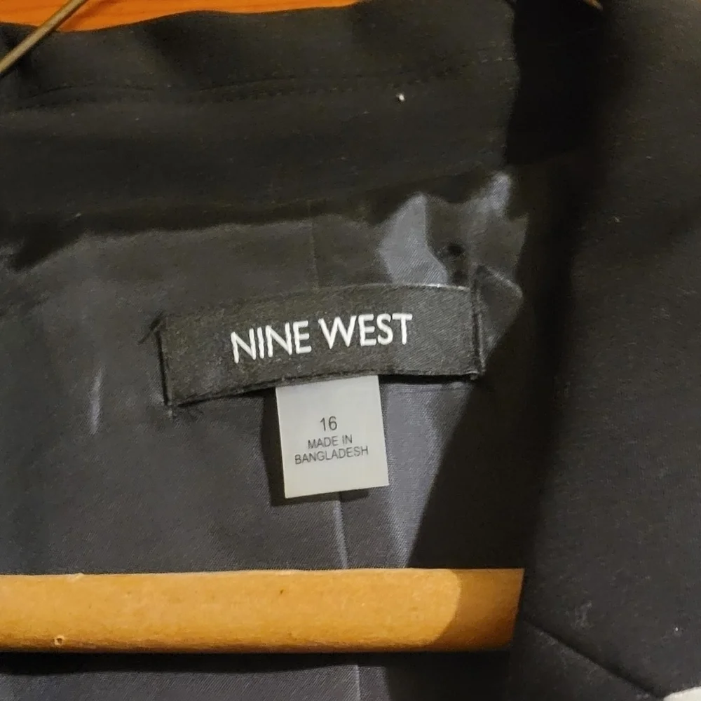 NWT black blazer with white trim,  Sz 16, Nine West - Picture 4 of 7